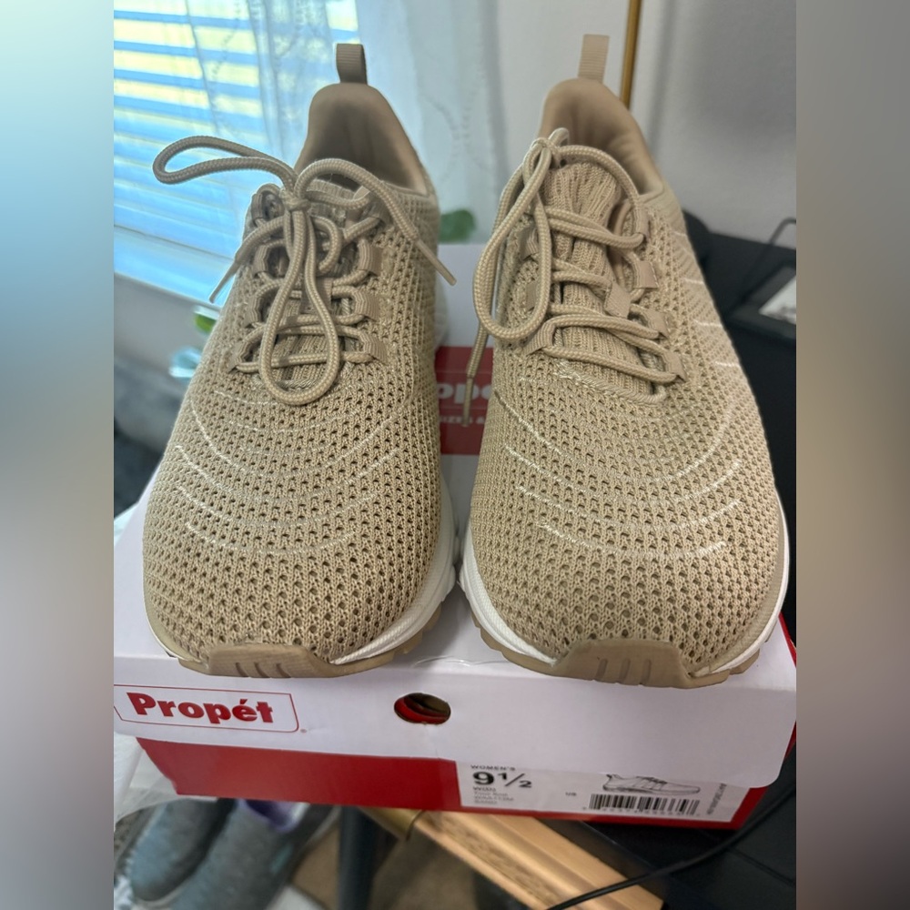 Propet womens 9.5 wide Tour Knit WAA112M sand tan comfort sneakers new sample